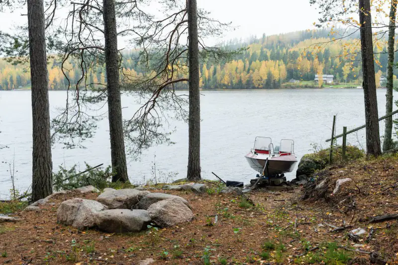 Hirsimökki ~66 m² (2000) + rantasauna 25 m², 1,115 ha et rive dure sur le Keitele — Liimattala / Äänekoski — 15