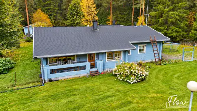Maison en rondins Honka 127 m² (1996) + sauna, garage chauffé 103 m², 3,25 ha et ~160 m de rive privée sur le Hirvasjoki — Äänekoivisto / Äänekoski — 1