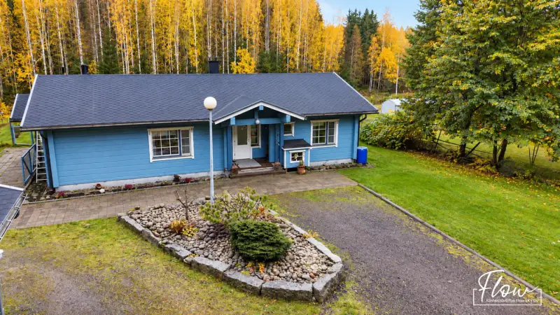Maison en rondins Honka 127 m² (1996) + sauna, garage chauffé 103 m², 3,25 ha et ~160 m de rive privée sur le Hirvasjoki — Äänekoivisto / Äänekoski — 2
