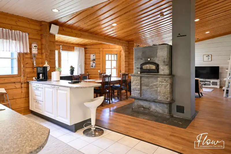 Maison en rondins Honka 127 m² (1996) + sauna, garage chauffé 103 m², 3,25 ha et ~160 m de rive privée sur le Hirvasjoki — Äänekoivisto / Äänekoski — 10