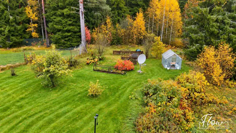 Maison en rondins Honka 127 m² (1996) + sauna, garage chauffé 103 m², 3,25 ha et ~160 m de rive privée sur le Hirvasjoki — Äänekoivisto / Äänekoski — 3