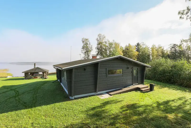 Mökki ~72 m² (1971) + sauna/aitat, ~1,8 ha (~100 m rive), Kuorasjärvi — Sydänmaa / Alavus — 1