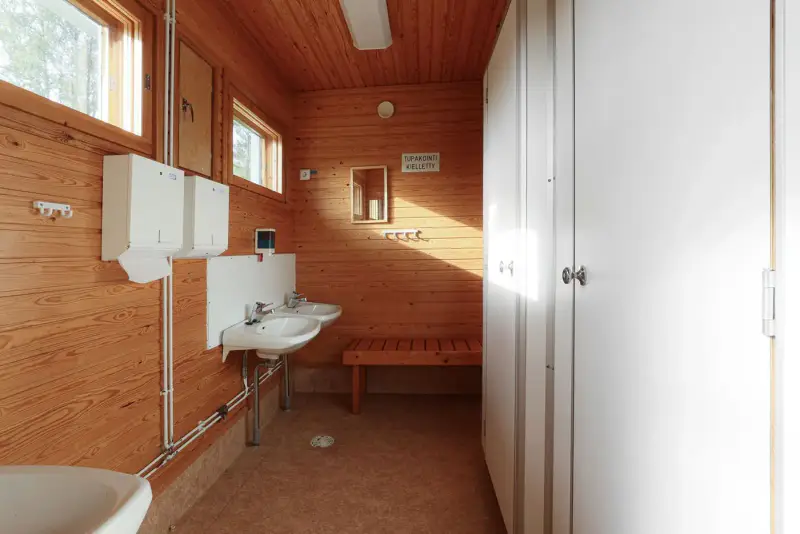 Mökki ~72 m² (1971) + sauna/aitat, ~1,8 ha (~100 m rive), Kuorasjärvi — Sydänmaa / Alavus — 15