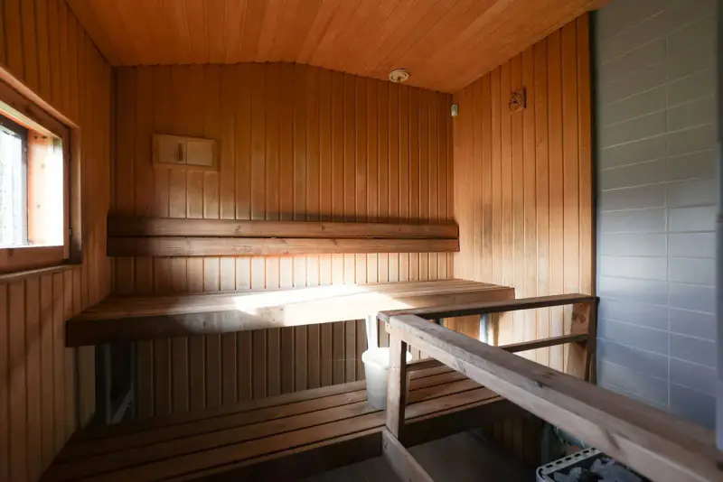 Mökki ~72 m² (1971) + sauna/aitat, ~1,8 ha (~100 m rive), Kuorasjärvi — Sydänmaa / Alavus — 17