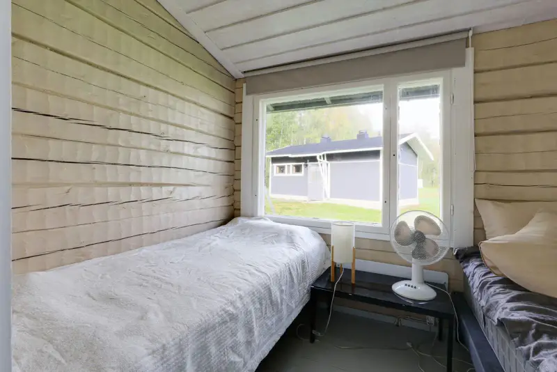 Mökki ~72 m² (1971) + sauna/aitat, ~1,8 ha (~100 m rive), Kuorasjärvi — Sydänmaa / Alavus — 9