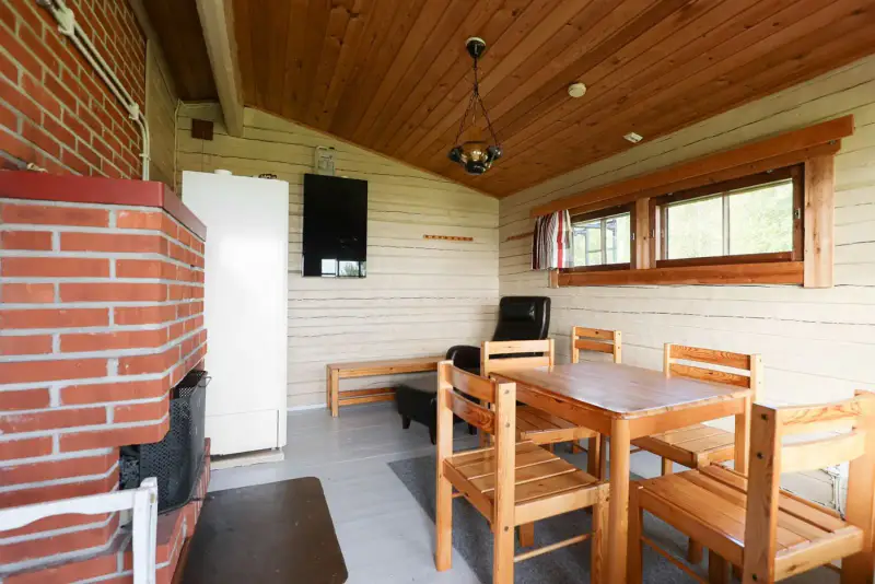 Mökki ~72 m² (1971) + sauna/aitat, ~1,8 ha (~100 m rive), Kuorasjärvi — Sydänmaa / Alavus — 16