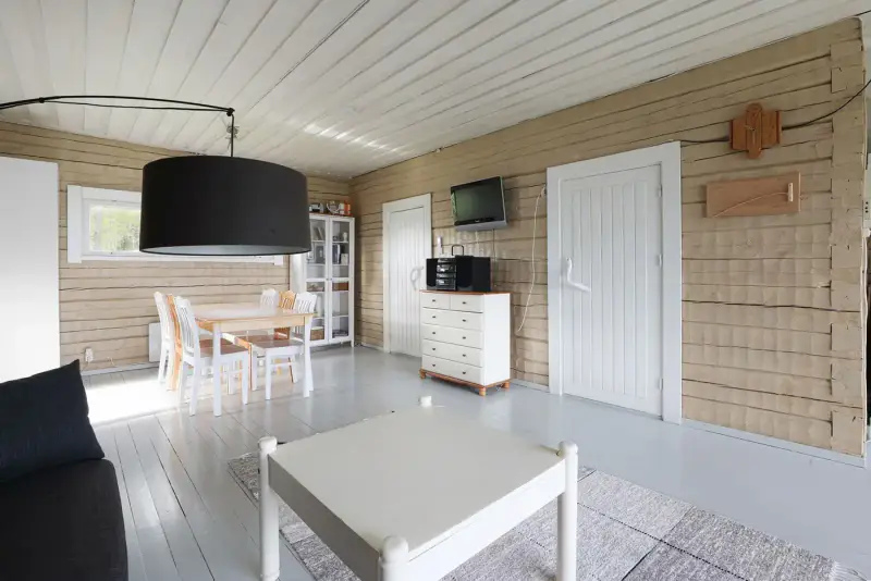 Mökki ~72 m² (1971) + sauna/aitat, ~1,8 ha (~100 m rive), Kuorasjärvi — Sydänmaa / Alavus — 12