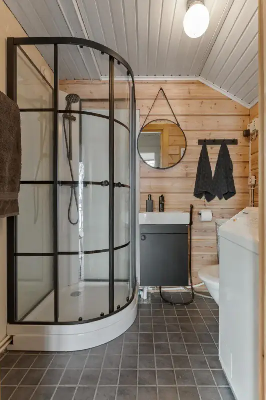 Honkarakenne ~50 m² (1987) + sauna de rive + pavillon vitré, vue Asikkalanselkä, 2 330 m² — Pulkkilanharju / Asikkala — 11
