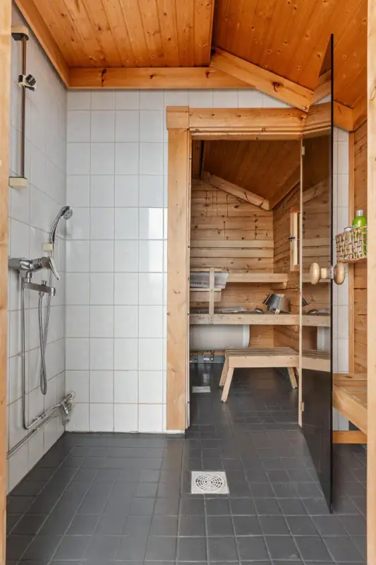 Honkarakenne ~50 m² (1987) + sauna de rive + pavillon vitré, vue Asikkalanselkä, 2 330 m² — Pulkkilanharju / Asikkala — 13