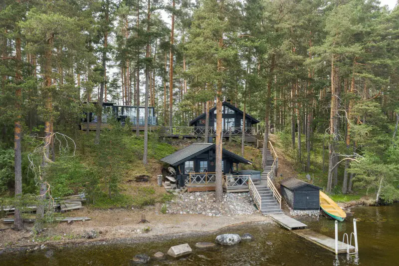 Honkarakenne ~50 m² (1987) + sauna de rive + pavillon vitré, vue Asikkalanselkä, 2 330 m² — Pulkkilanharju / Asikkala — 4