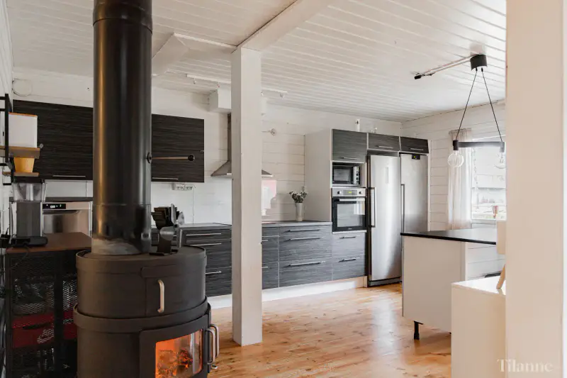 Maison 1969 entièrement rénovée (145,5 m², 4 chambres) sur terrain de 2 700 m² avec rive privée sur l’Eurajoki — Sorkkinen, Eura — 10