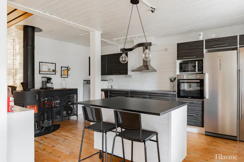 Maison 1969 entièrement rénovée (145,5 m², 4 chambres) sur terrain de 2 700 m² avec rive privée sur l’Eurajoki — Sorkkinen, Eura — 11