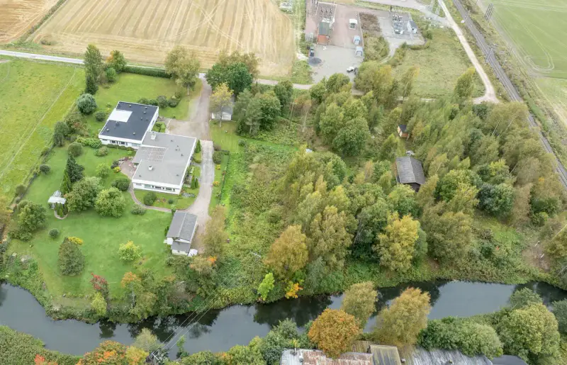 Maison bois ~240–300 m² (1975) + atelier ~100 m², 6 500 m², Eurajoki — Kiukainen / Eura — 13