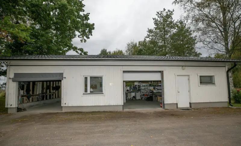 Maison bois ~240–300 m² (1975) + atelier ~100 m², 6 500 m², Eurajoki — Kiukainen / Eura — 15