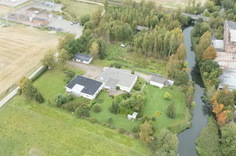 Maison bois ~240–300 m² (1975) + atelier ~100 m², 6 500 m², Eurajoki — Kiukainen / Eura — 12