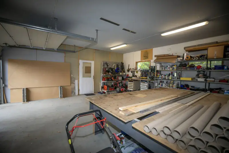 Maison bois ~240–300 m² (1975) + atelier ~100 m², 6 500 m², Eurajoki — Kiukainen / Eura — 18