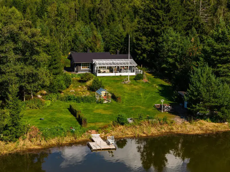 Mökki hivernal 57 m² (1991) mer + sauna, ~1,4 ha bout de chemin — Luvia / Eurajoki — 1