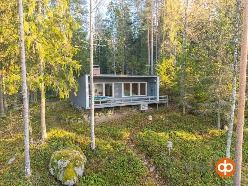 Chalet de 1973 (36 m²) + sauna de rive avec salle et cheminée, 41 m de rive privée et 2 040 m² sur le Kiimalammi — Koijärvi / Forssa — 2
