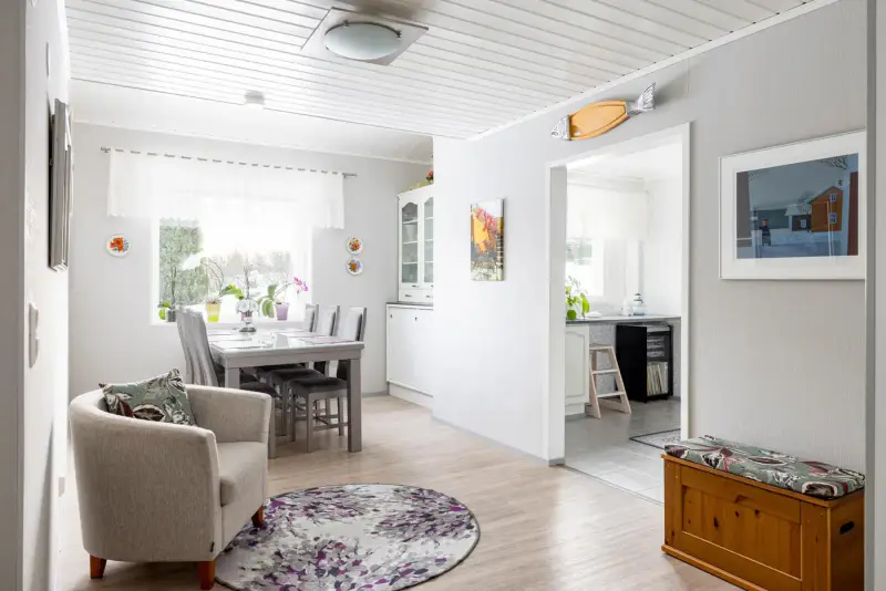 Maison élargie ~121 m² (1977+), rive Laitilansalmi, 2 705 m² — Vanaja / Hämeenkyrö — 12