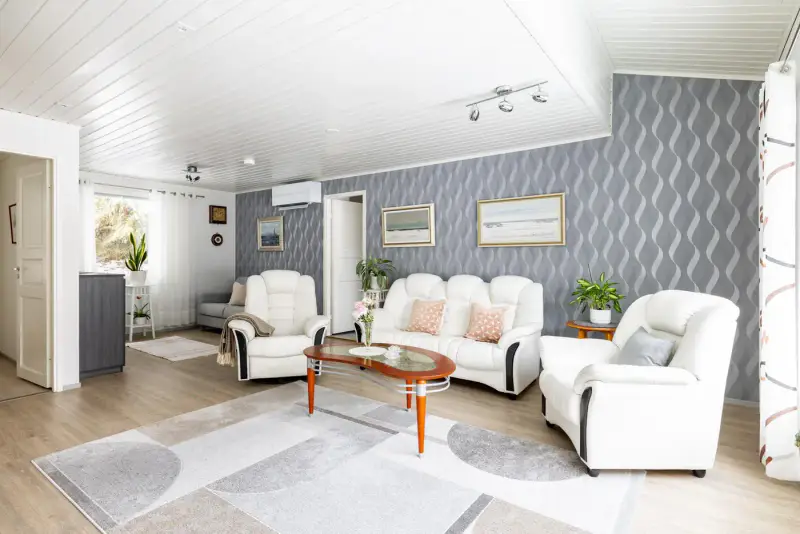 Maison élargie ~121 m² (1977+), rive Laitilansalmi, 2 705 m² — Vanaja / Hämeenkyrö — 7