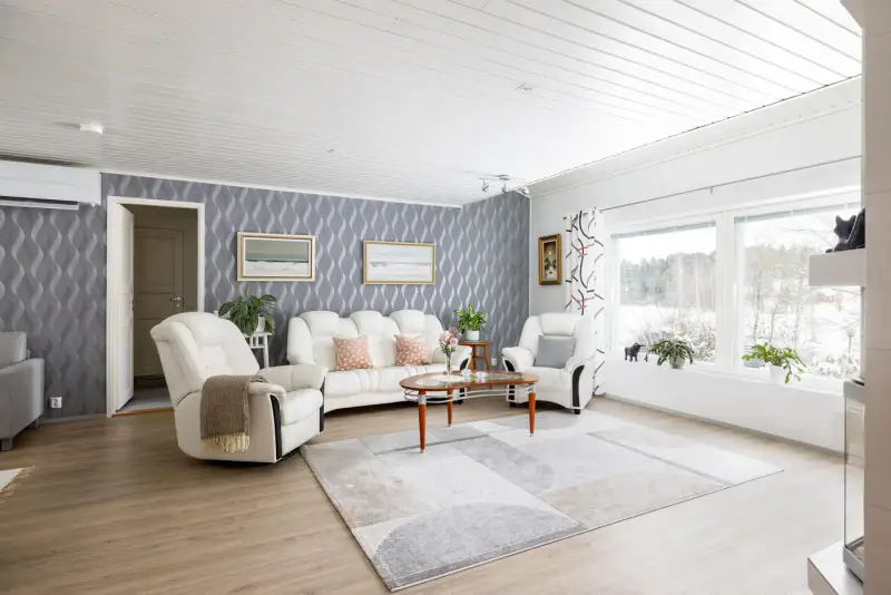 Maison élargie ~121 m² (1977+), rive Laitilansalmi, 2 705 m² — Vanaja / Hämeenkyrö — 4