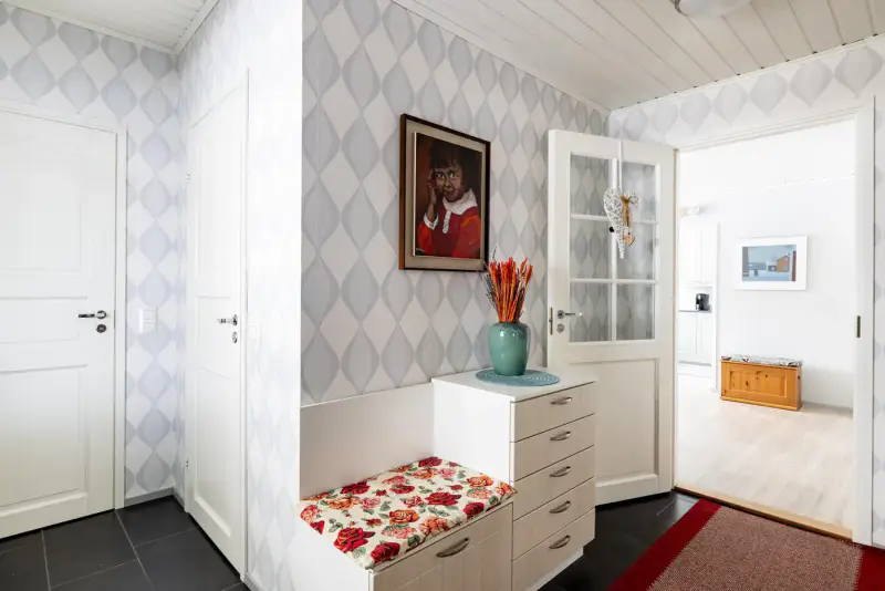 Maison élargie ~121 m² (1977+), rive Laitilansalmi, 2 705 m² — Vanaja / Hämeenkyrö — 9