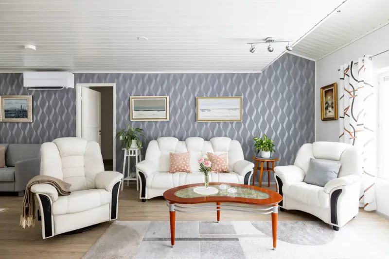 Maison élargie ~121 m² (1977+), rive Laitilansalmi, 2 705 m² — Vanaja / Hämeenkyrö — 5