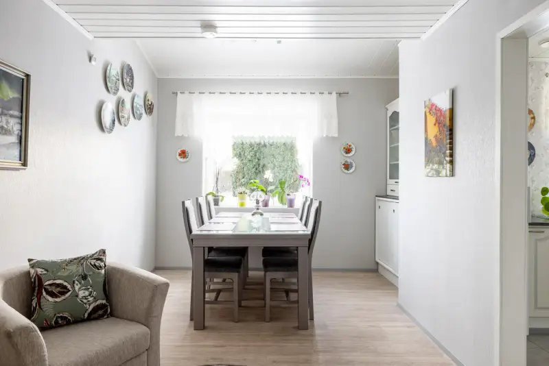 Maison élargie ~121 m² (1977+), rive Laitilansalmi, 2 705 m² — Vanaja / Hämeenkyrö — 11