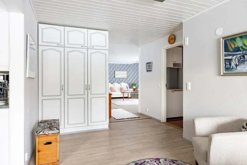 Maison élargie ~121 m² (1977+), rive Laitilansalmi, 2 705 m² — Vanaja / Hämeenkyrö — 16