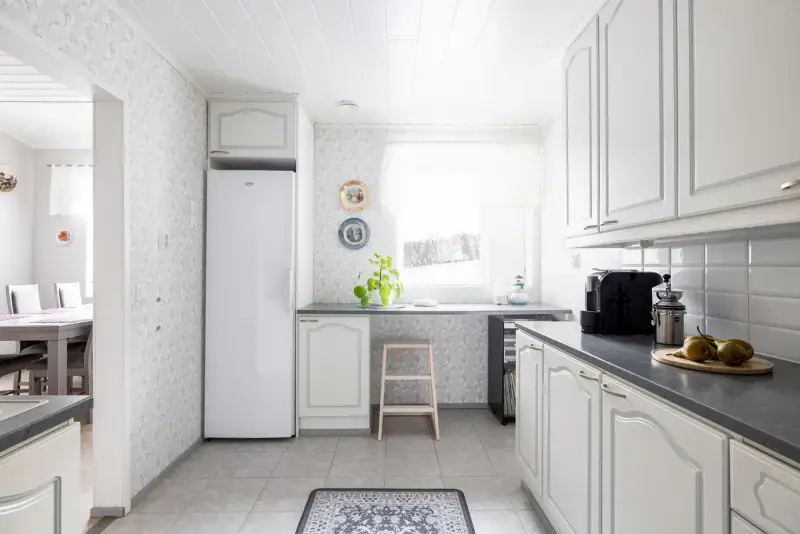 Maison élargie ~121 m² (1977+), rive Laitilansalmi, 2 705 m² — Vanaja / Hämeenkyrö — 13