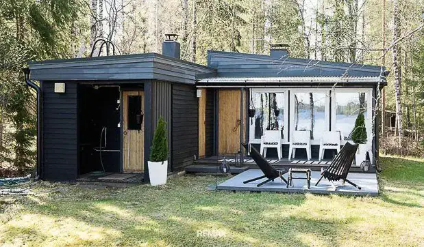 Chalet d’architecte ~58 m² (1966) avec sauna, 3 350 m² et rive — Sotkajärvi / Renko — 2