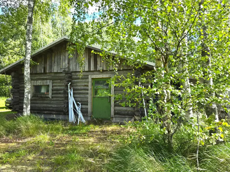 Maison de plain-pied ~96 m² (1989, agrandie) + sauna + dépendance 63 m², 7 930 m² et 120 m de rive sur l’Äimäjärvi — Iittala / Hämeenlinna — 16