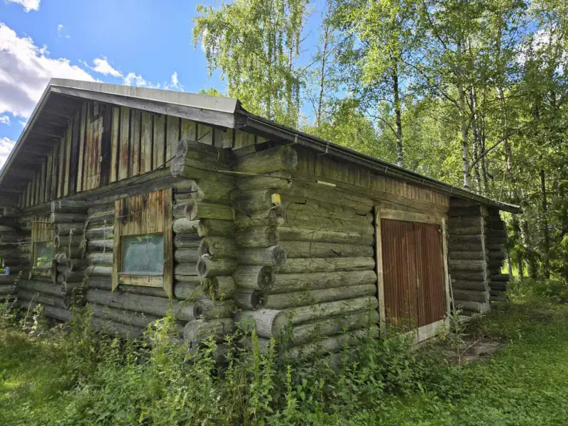 Maison de plain-pied ~96 m² (1989, agrandie) + sauna + dépendance 63 m², 7 930 m² et 120 m de rive sur l’Äimäjärvi — Iittala / Hämeenlinna — 11