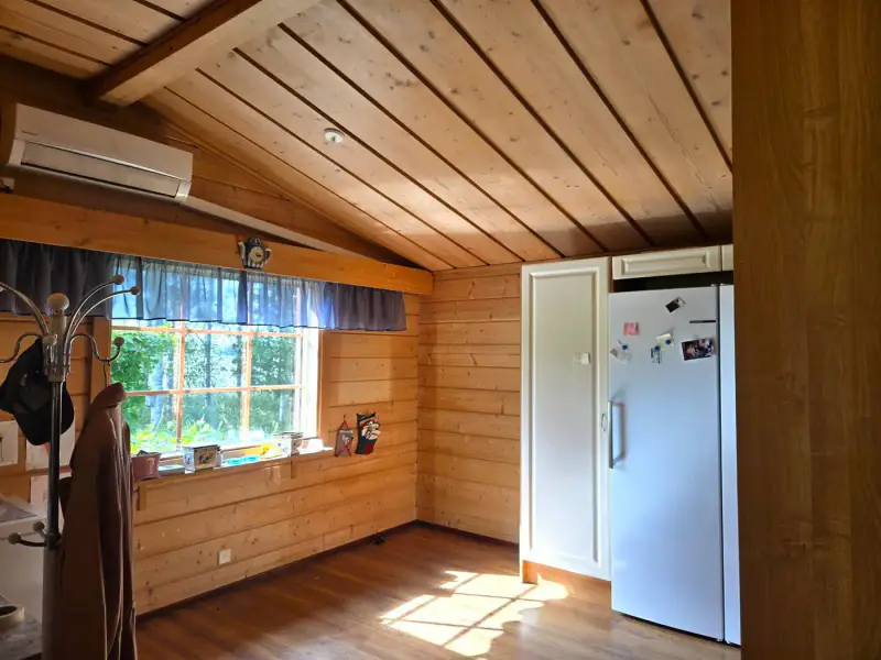 Maison de plain-pied ~96 m² (1989, agrandie) + sauna + dépendance 63 m², 7 930 m² et 120 m de rive sur l’Äimäjärvi — Iittala / Hämeenlinna — 6