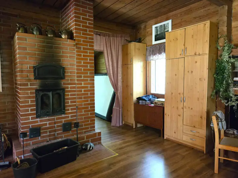 Maison de plain-pied ~96 m² (1989, agrandie) + sauna + dépendance 63 m², 7 930 m² et 120 m de rive sur l’Äimäjärvi — Iittala / Hämeenlinna — 8