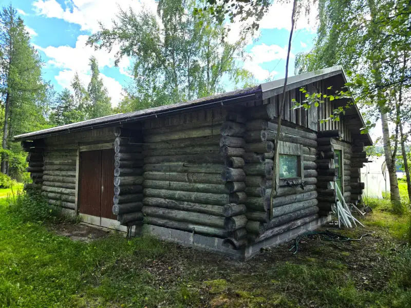 Maison de plain-pied ~96 m² (1989, agrandie) + sauna + dépendance 63 m², 7 930 m² et 120 m de rive sur l’Äimäjärvi — Iittala / Hämeenlinna — 14