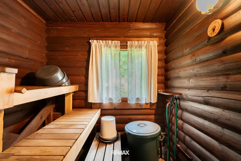 Chalet à Hartola  rive privée  3 960 m² — 132 000 € — 13