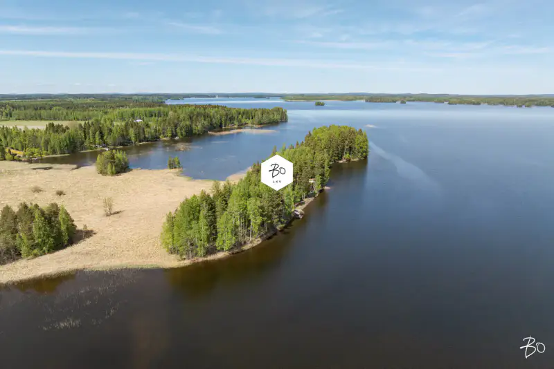 Chalet ~52 m² (1977) rénové 2025–26 sur île du Jääsjärvi + sauna, 3 210 m² — Hirvisaaret / Hartola — 2