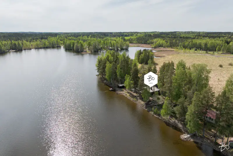 Chalet ~52 m² (1977) rénové 2025–26 sur île du Jääsjärvi + sauna, 3 210 m² — Hirvisaaret / Hartola — 1