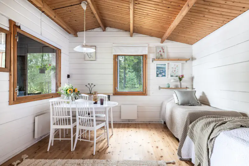 Petit mökki ~24,5 m² (1981) + sauna, 2 940 m² sur l’Onkilammi — Vuohiniemi / Hattula — 3