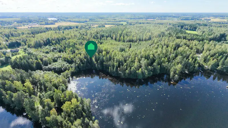 Terrain rive Tömäjärvi ~3 550 m² (~50 m), parts eaux + venevalkama — près Hämeenlinna — 3