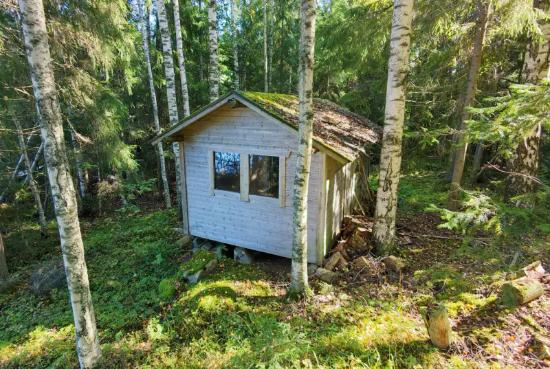 Terrain rive Tömäjärvi ~3 550 m² (~50 m), parts eaux + venevalkama — près Hämeenlinna — 12
