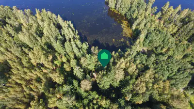 Terrain rive Tömäjärvi ~3 550 m² (~50 m), parts eaux + venevalkama — près Hämeenlinna — 1