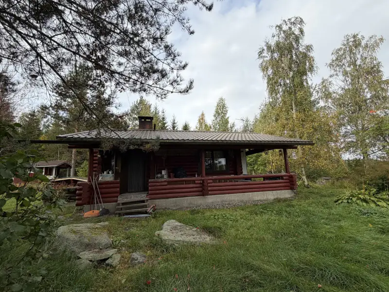 Mökki rondins ~31 m² (1993) + sauna séparée, 1,26 ha péninsule, Saimaa / Pieni Kolovesi — Pyylinsaari / Heinävesi — 2