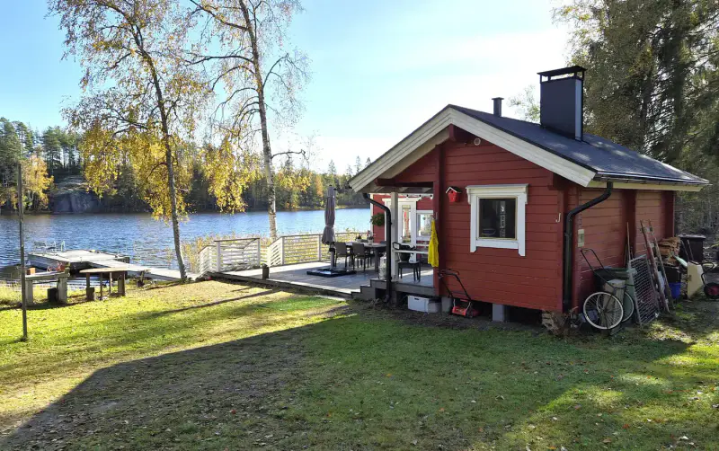 Mökki rénové ~39 m² (1971, refait 2013–2014) + sauna en rondins 2012, 2 150 m² et ~40 m de rive privée sur le Kaitoo — Paistjärvi / Heinola — 2