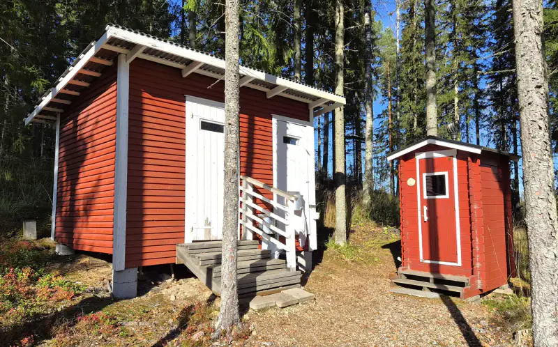 Mökki rénové ~39 m² (1971, refait 2013–2014) + sauna en rondins 2012, 2 150 m² et ~40 m de rive privée sur le Kaitoo — Paistjärvi / Heinola — 18