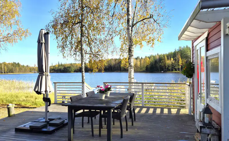 Mökki rénové ~39 m² (1971, refait 2013–2014) + sauna en rondins 2012, 2 150 m² et ~40 m de rive privée sur le Kaitoo — Paistjärvi / Heinola — 3