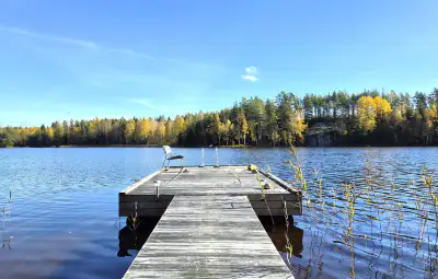 Mökki rénové ~39 m² (1971, refait 2013–2014) + sauna en rondins 2012, 2 150 m² et ~40 m de rive privée sur le Kaitoo — Paistjärvi / Heinola — 1