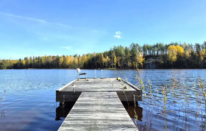 Mökki rénové ~39 m² (1971, refait 2013–2014) + sauna en rondins 2012, 2 150 m² et ~40 m de rive privée sur le Kaitoo — Paistjärvi / Heinola — 1