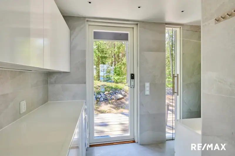 Villa ~93 m² (2023) rive mer, ~3 878 m² (määräosa), Suomenlahti — Iso Villasaari / Vuosaari / Helsinki — 10